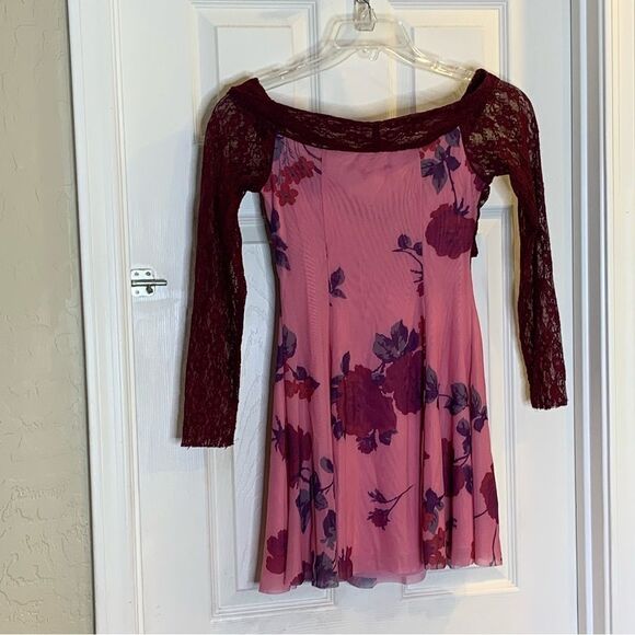 Urban Outfitters Kimchi Blue Sydney Off-The-Shoulder Mini Dress Size Medium - Picture 6 of 11